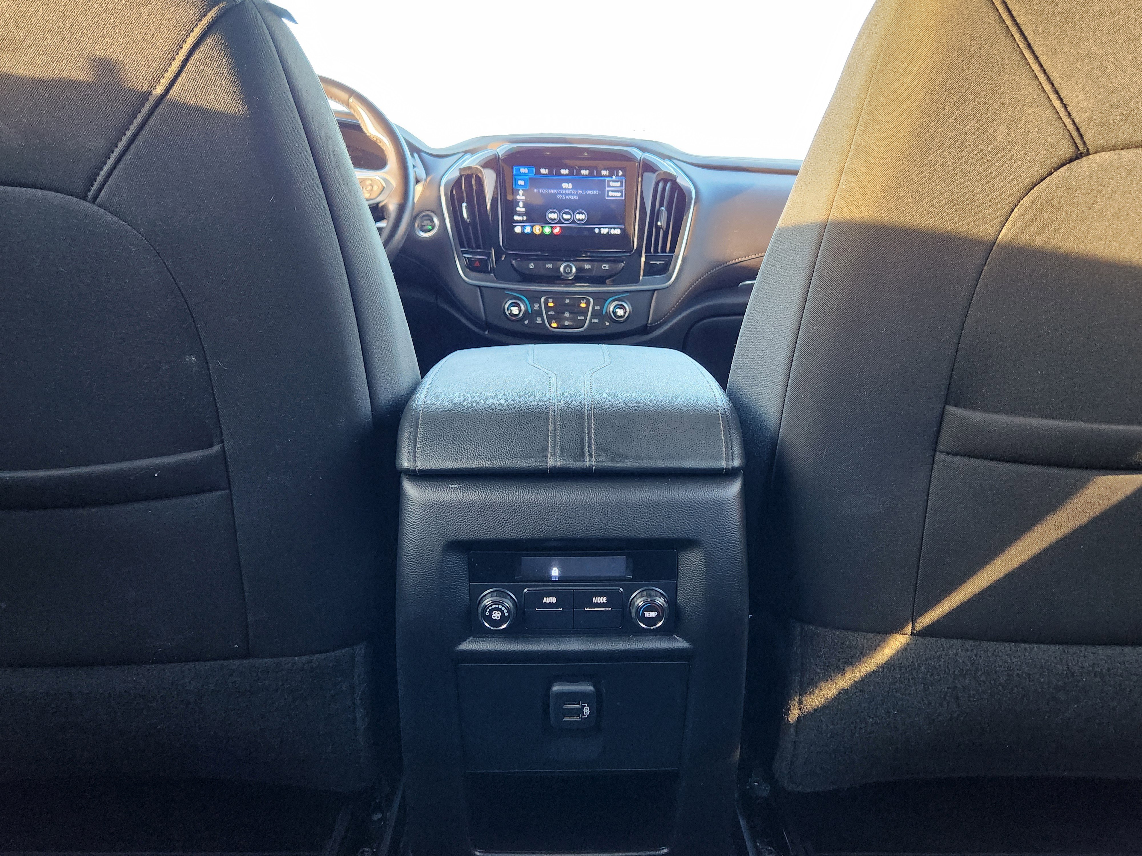 Used 2022 Chevrolet Traverse LT FWD image 14