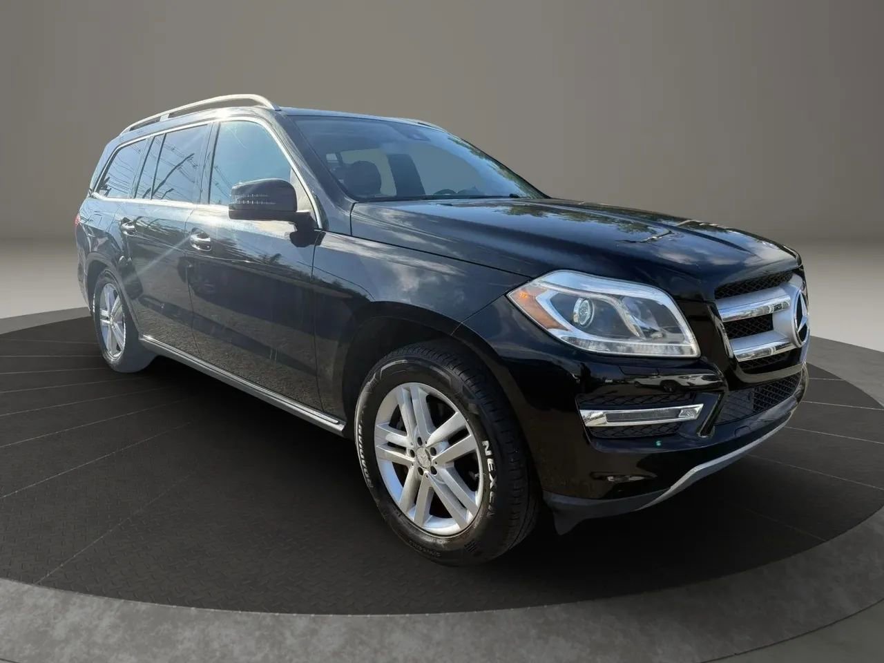 Used 2016 Mercedes-Benz GL 450 4MATIC image 3