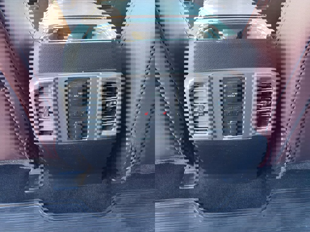 Used 2015 Ford F150 Platinum w/ Equipment Group 701A Luxury image 21