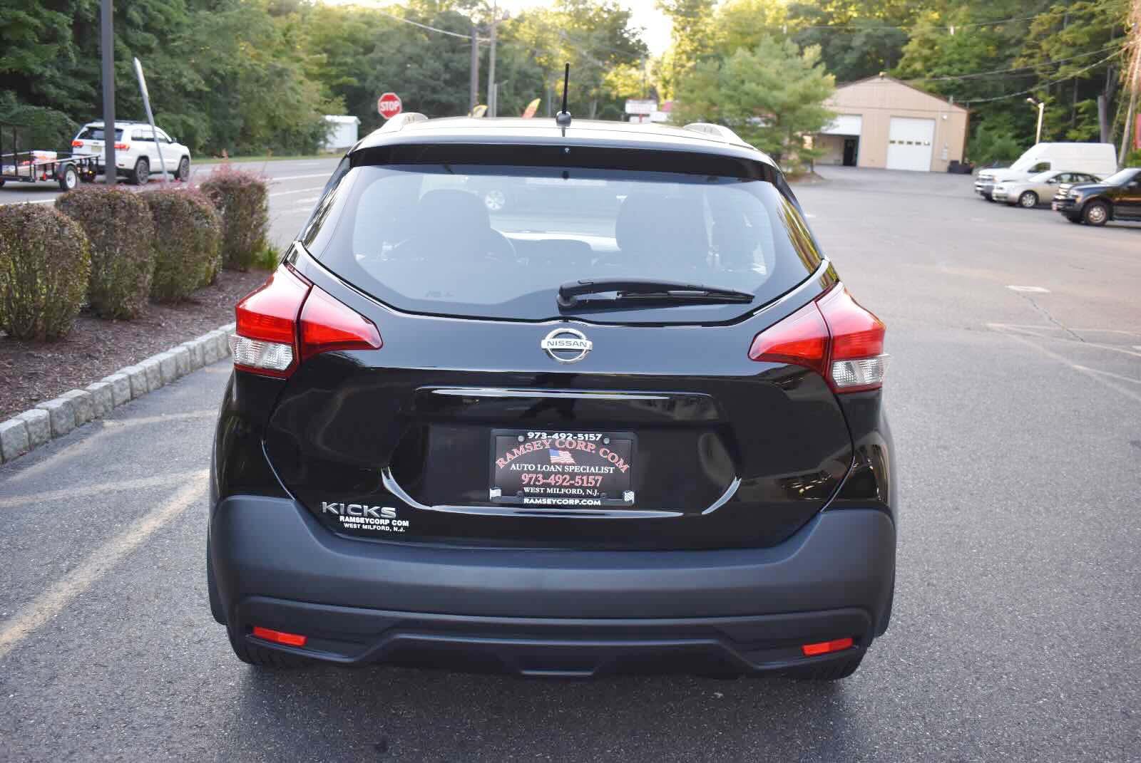 Used 2018 Nissan Kicks S FWD image 5