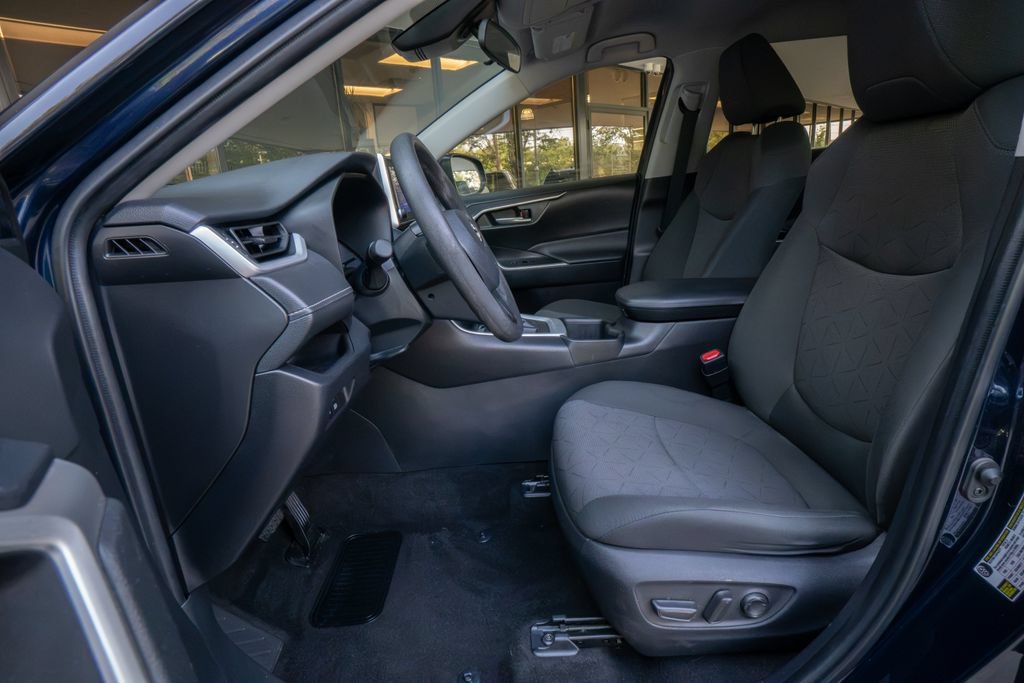 Used 2023 Toyota RAV4 XLE AWD/4WD image 8