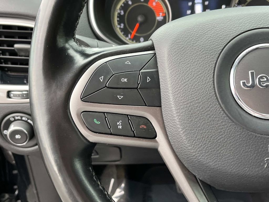 Used 2020 Jeep Cherokee Limited image 30