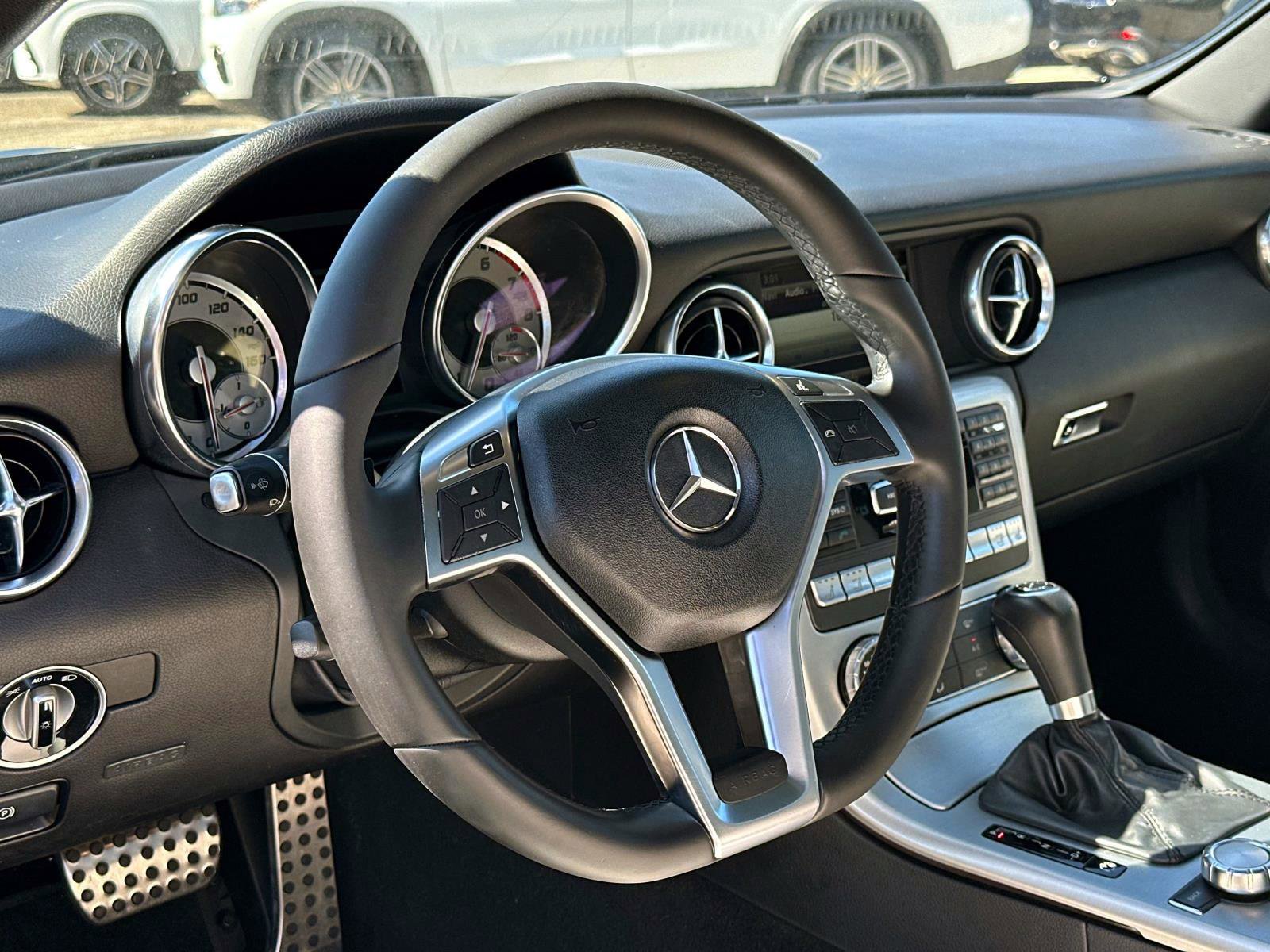 Used 2015 Mercedes-Benz SLK 250 image 22