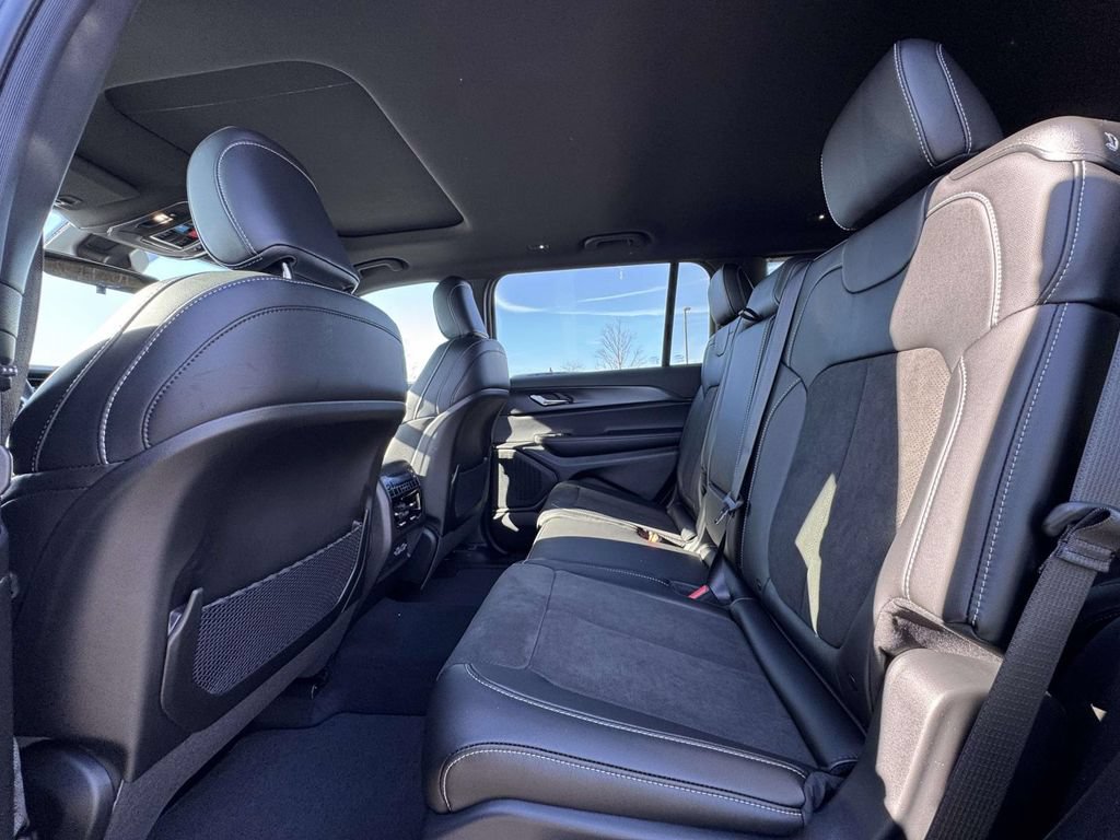 New 2025 Jeep Grand Cherokee L Altitude AWD/4WD image 15