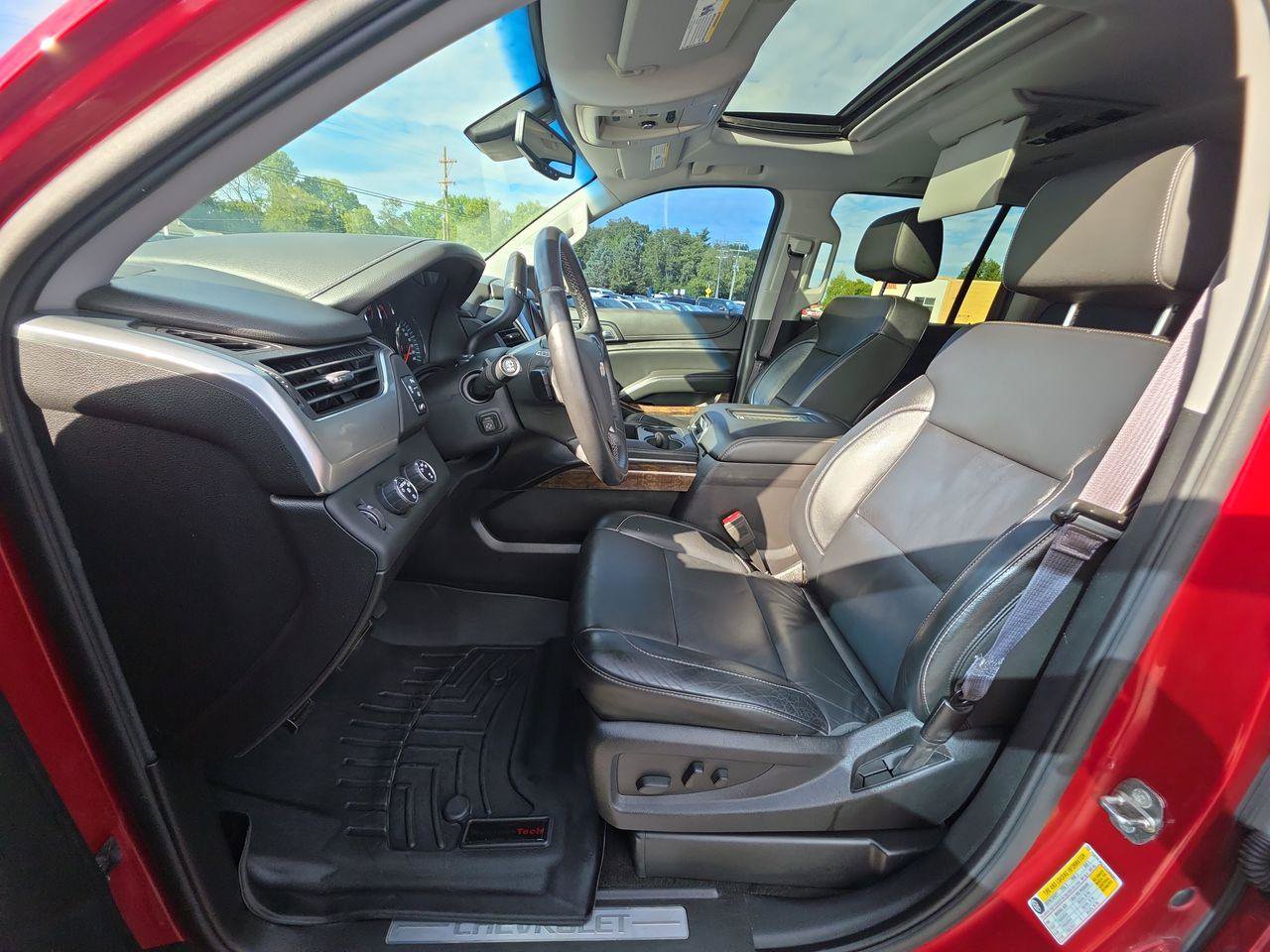 Used 2015 Chevrolet Suburban LT w/ Luxury Package AWD/4WD image 3