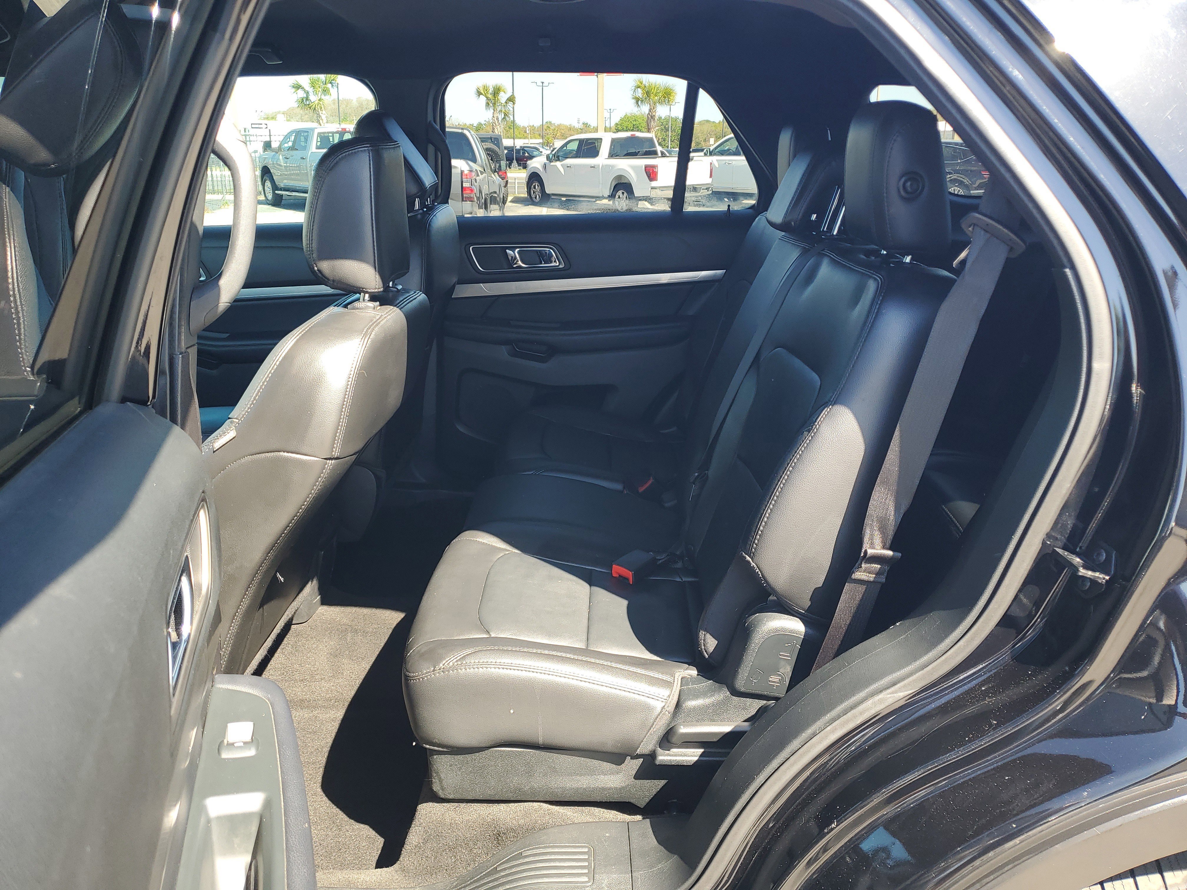 Used 2018 Ford Explorer XLT w/ Equipment Group 202A image 15