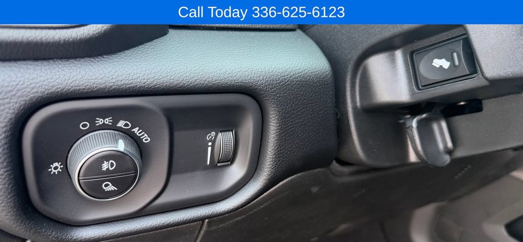 New 2026 RAM 3500 Big Horn AWD/4WD image 19