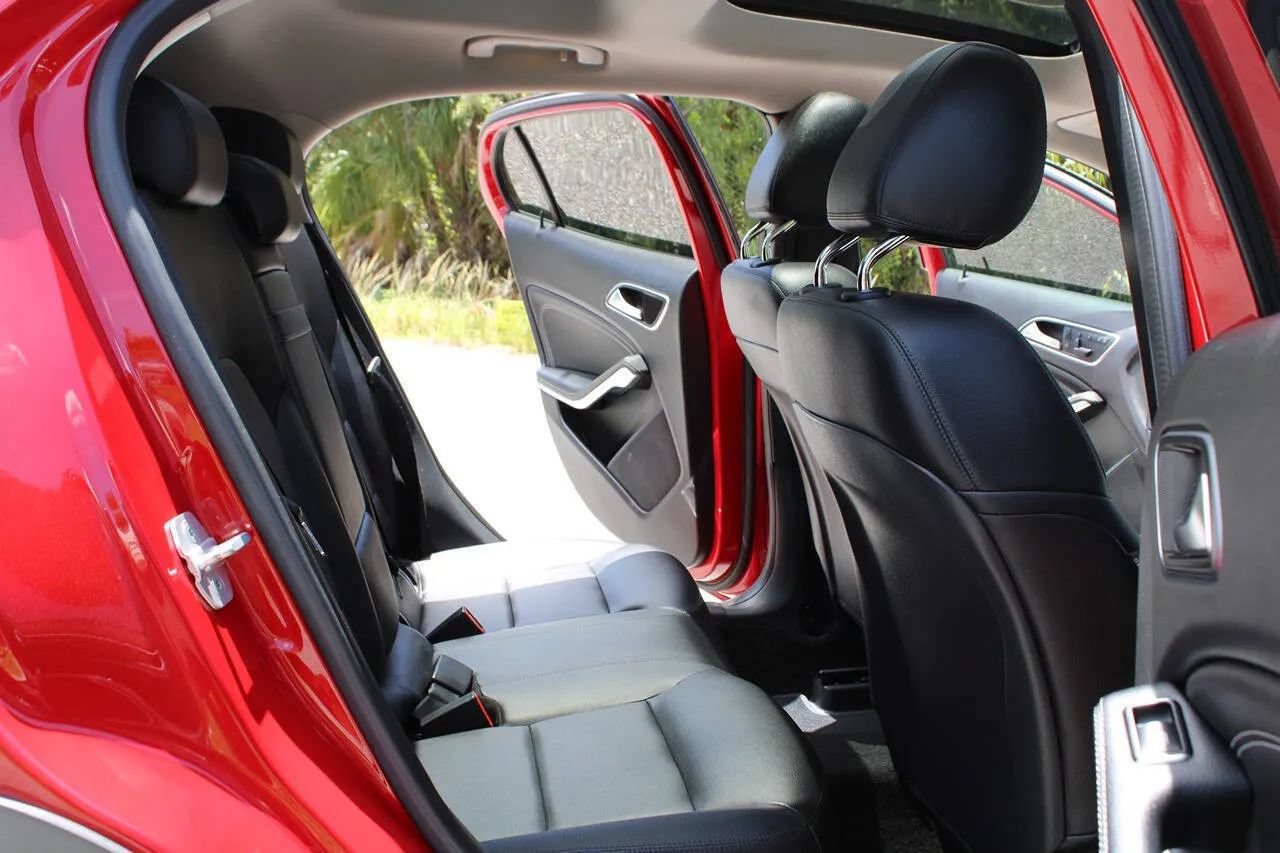 Used 2015 Mercedes-Benz GLA 250 4MATIC w/ Premium Package image 12
