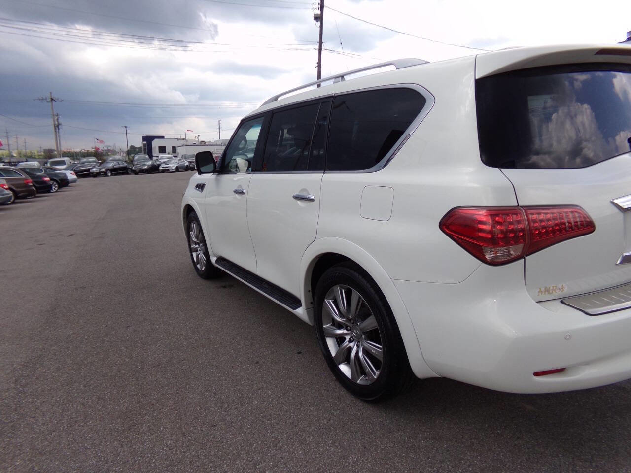 Used 2013 INFINITI QX56 4WD w/ Deluxe Touring Pkg image 49