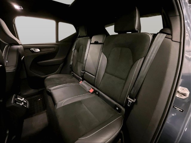 Used 2022 Volvo XC40 T5 R-Design w/ Advanced Package AWD/4WD image 26