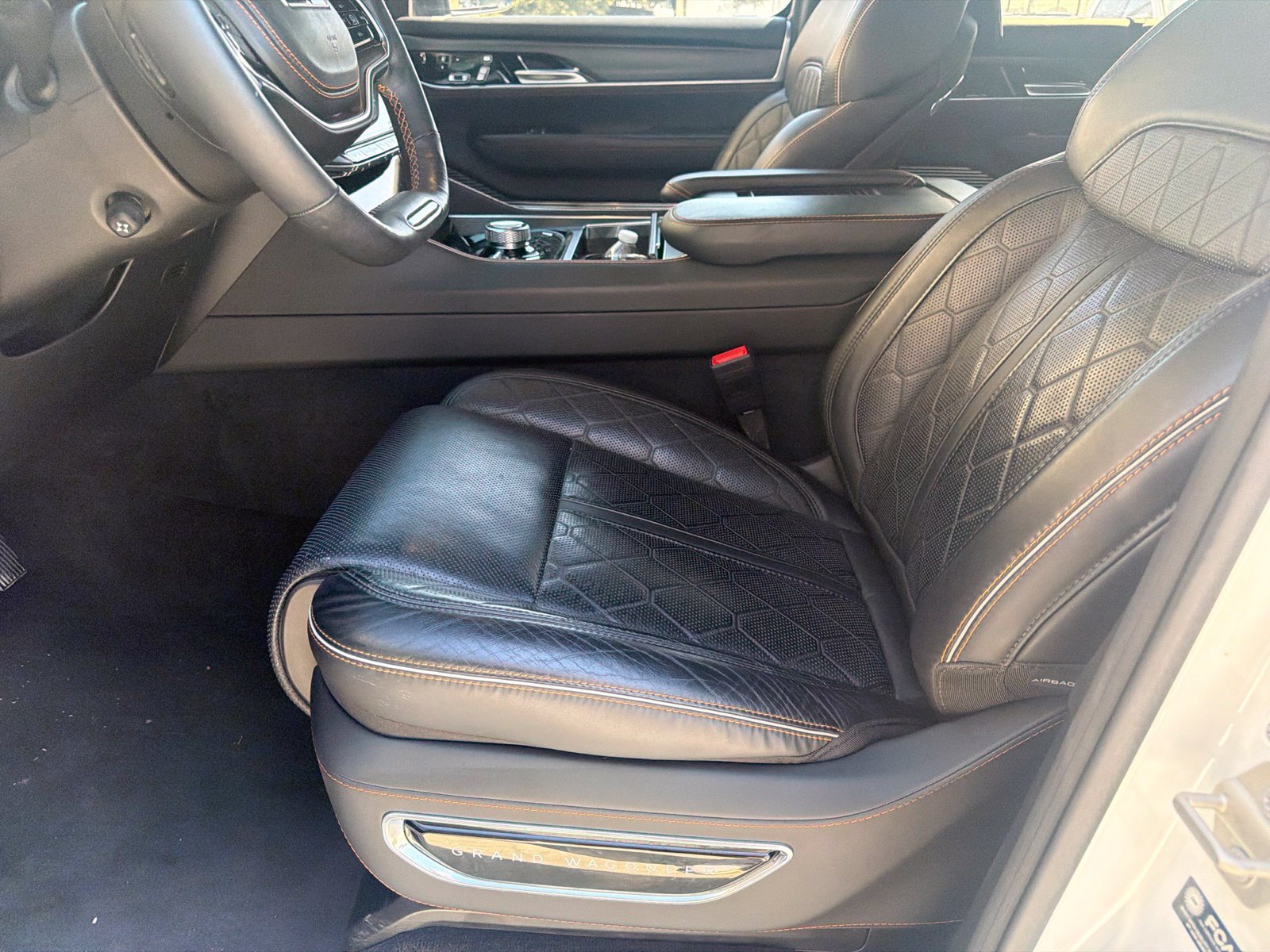 Used 2023 Jeep Grand Wagoneer Series III w/ Rear Seat Video Group 1 AWD/4WD image 17