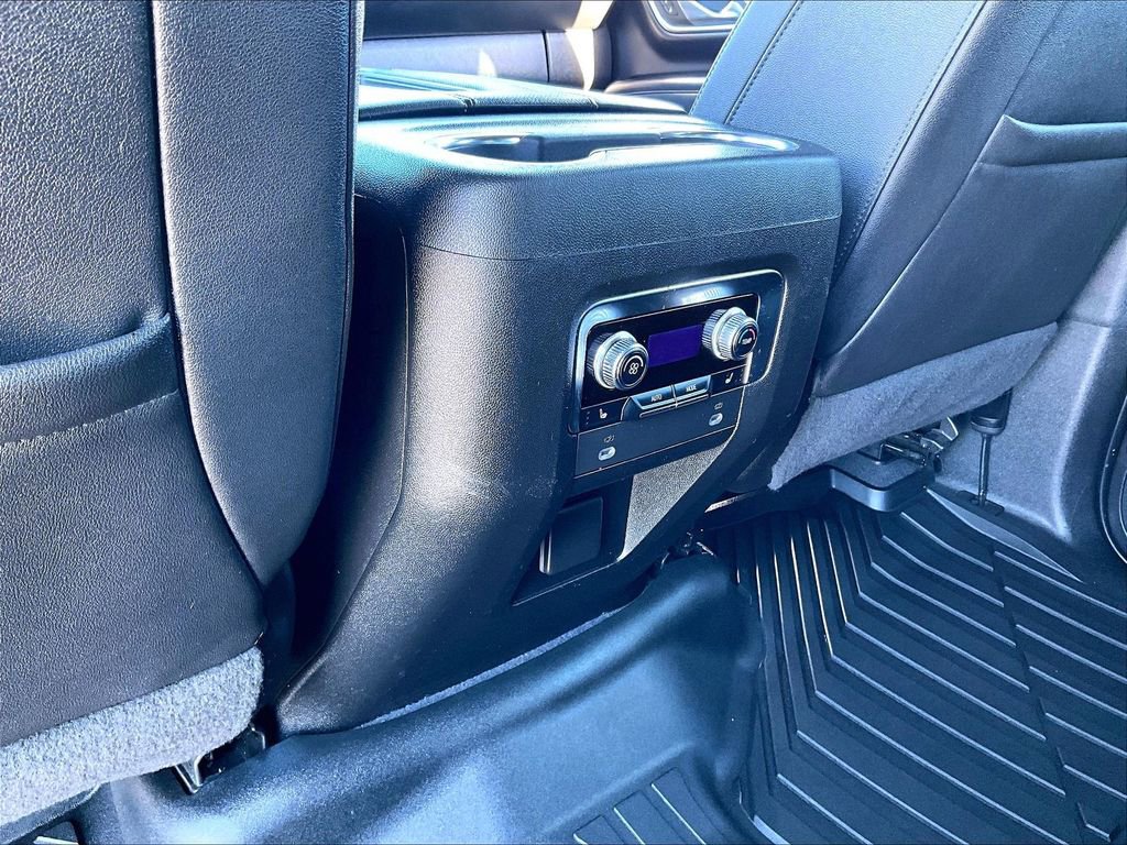 Used 2022 GMC Yukon XL AT4 image 25