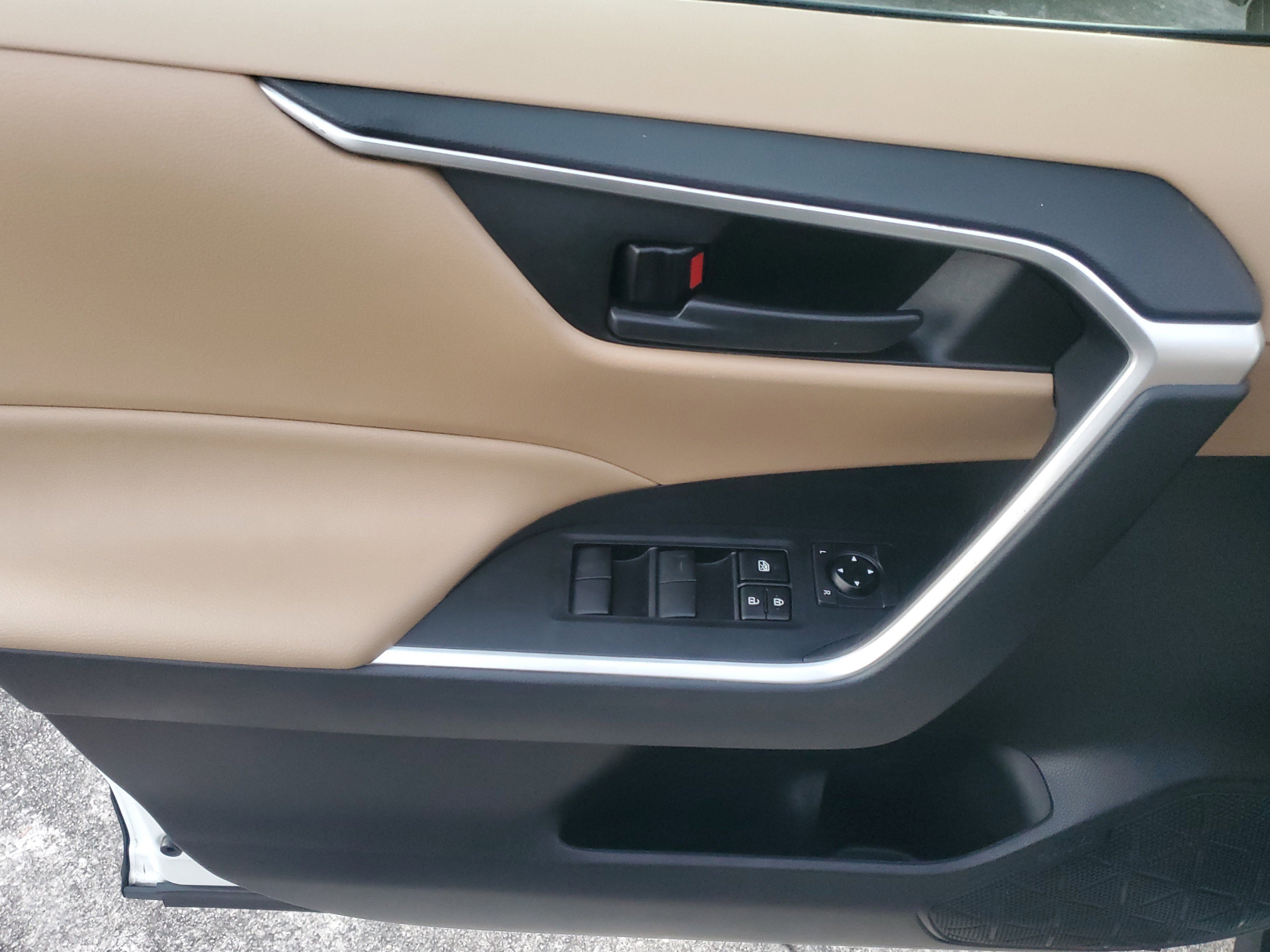 Used 2021 Toyota RAV4 LE image 18