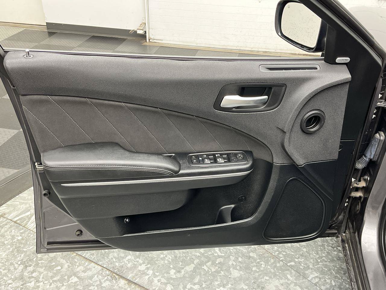 Used 2017 Dodge Charger SXT AWD/4WD image 6
