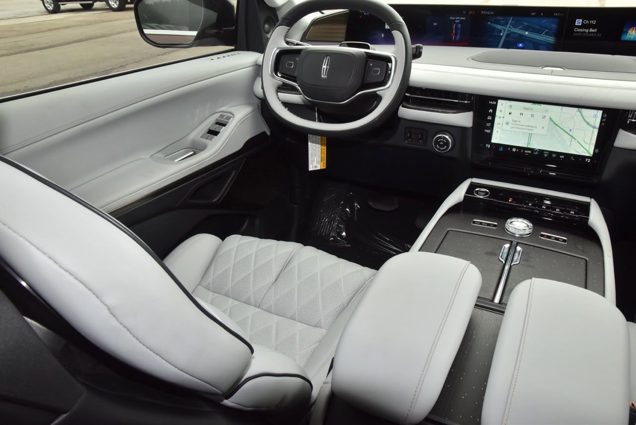 New 2026 Lincoln Navigator Black Label AWD/4WD image 16