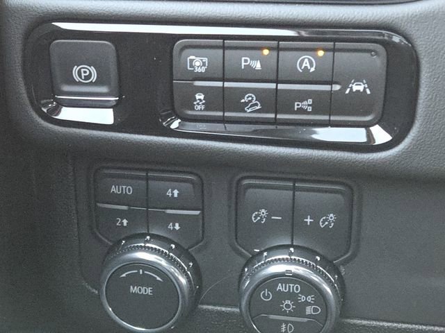 New 2026 GMC Yukon AT4 w/ AT4 Premium Package image 14