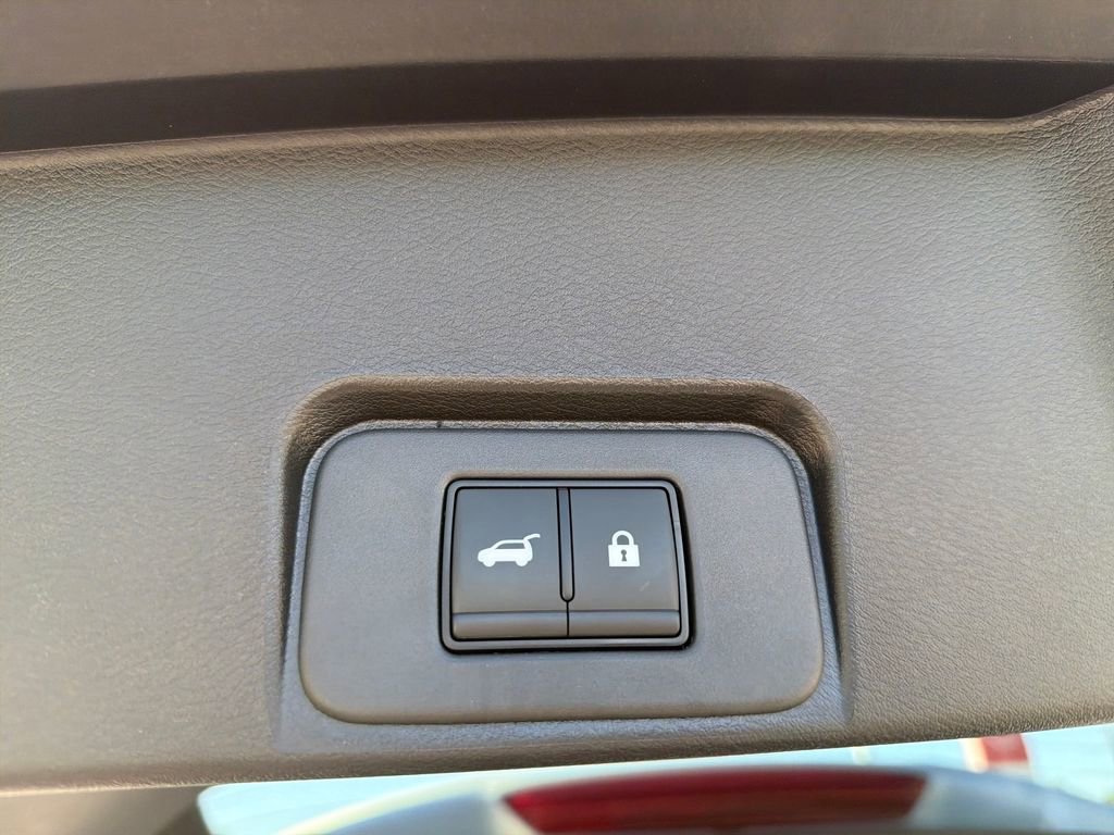 Used 2024 Nissan Rogue SV image 12