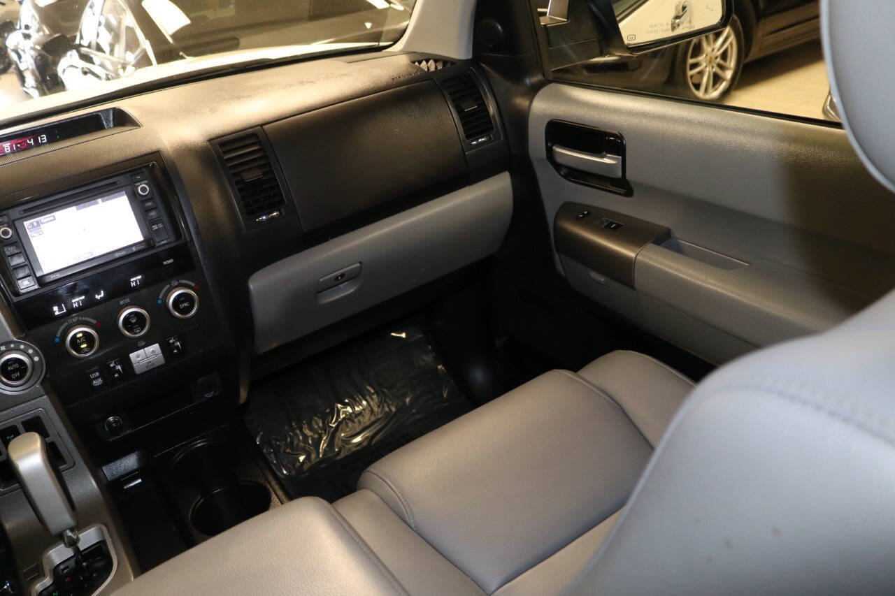 Used 2017 Toyota Sequoia Limited w/ Safety & Convenience Package AWD/4WD image 16