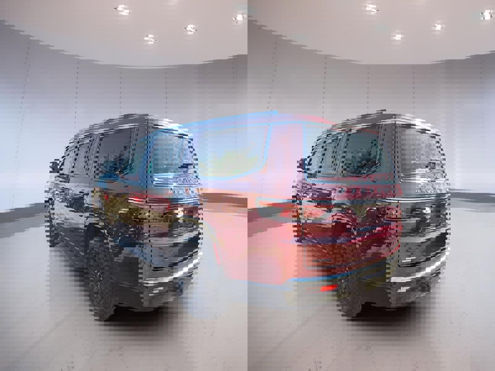 Used 2022 Jeep Wagoneer Series III w/ Flexible Seating Group image 3