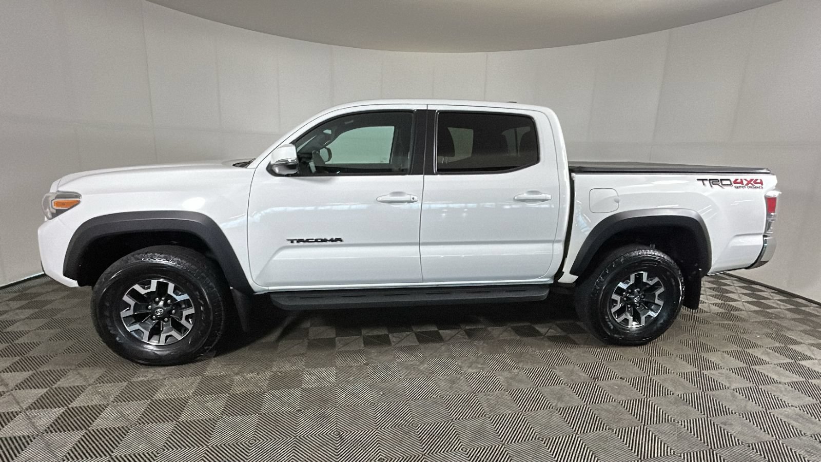 Used 2021 Toyota Tacoma TRD Off-Road AWD/4WD image 7