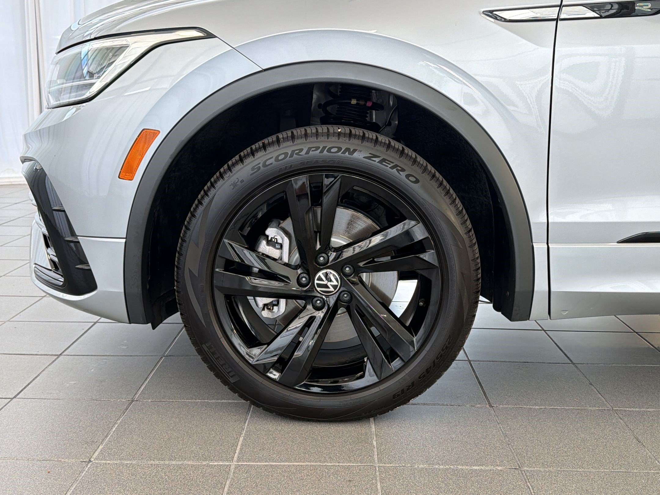 Certified 2024 Volkswagen Tiguan SE R-Line AWD/4WD image 12