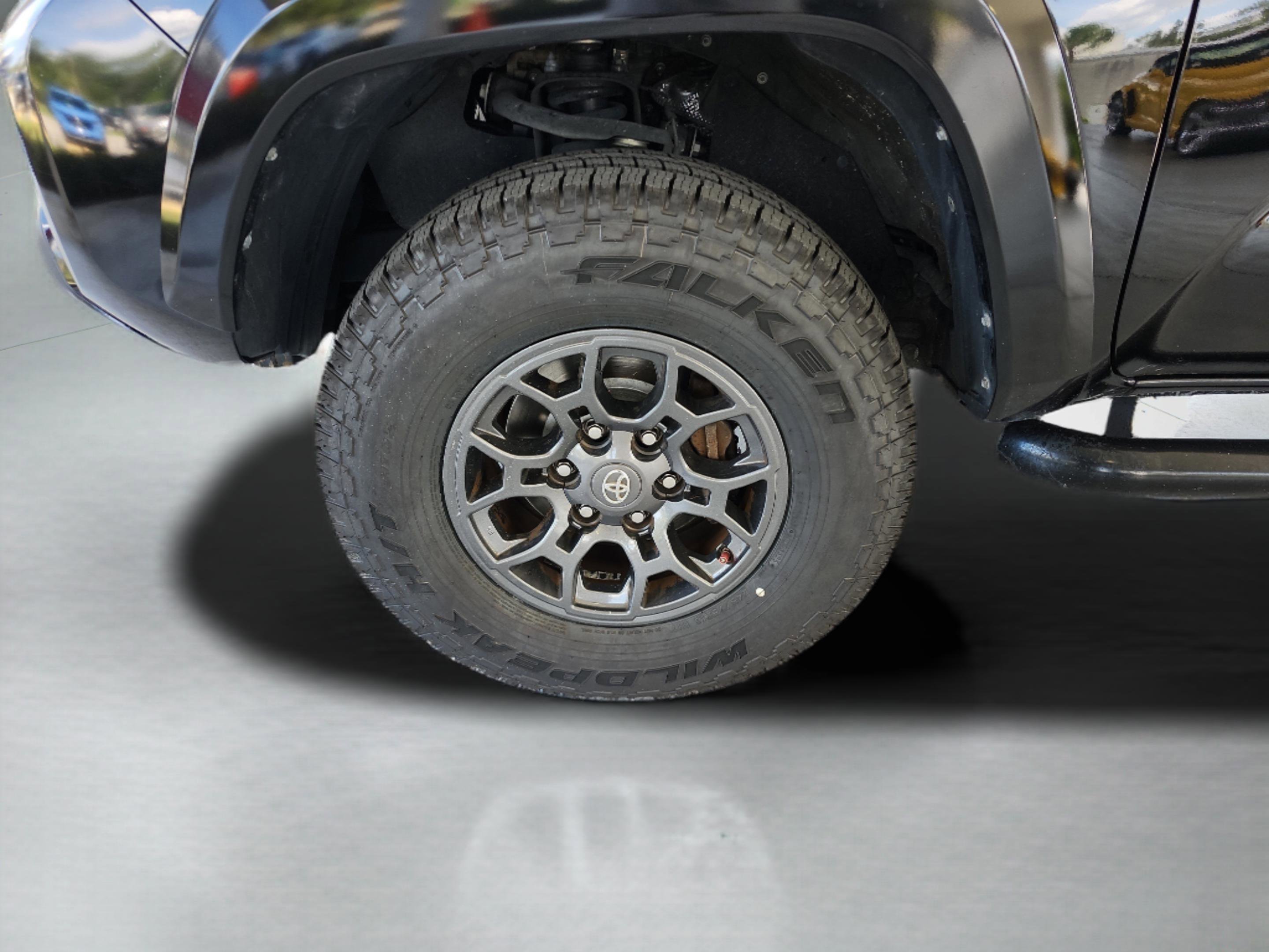 Used 2018 Toyota Tacoma SR5 RWD image 26