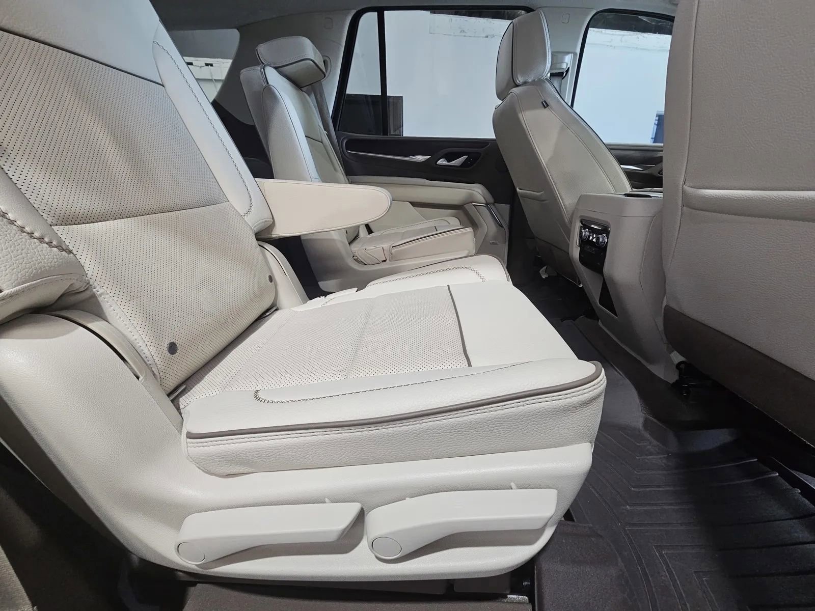 Used 2022 GMC Yukon Denali RWD image 8