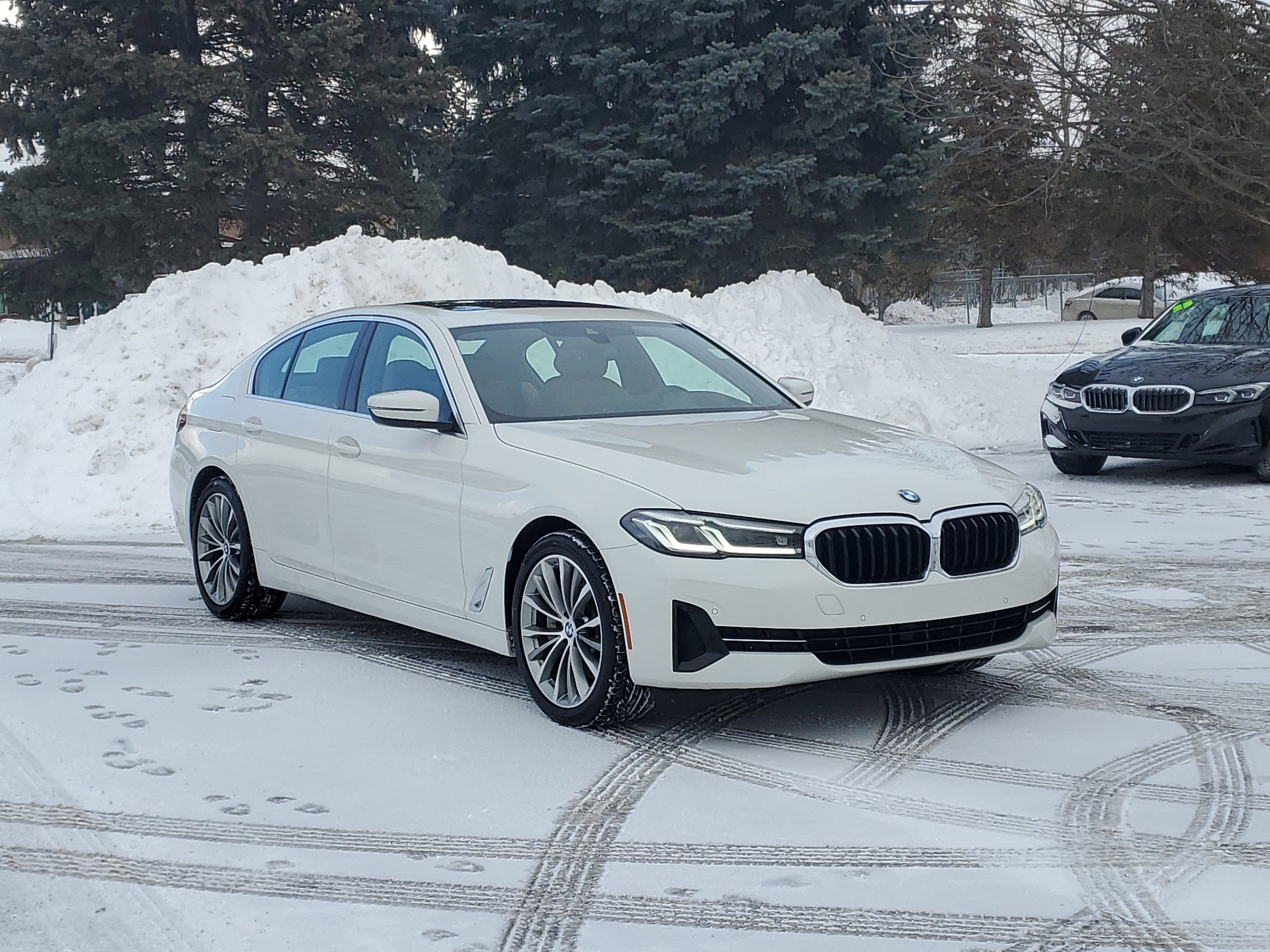 Used 2023 BMW 530i xDrive 530i xDrive w/ Premium Package image 4