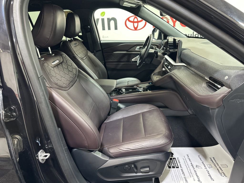 Used 2025 Ford Explorer Platinum w/ LUX Leather Package AWD/4WD image 10