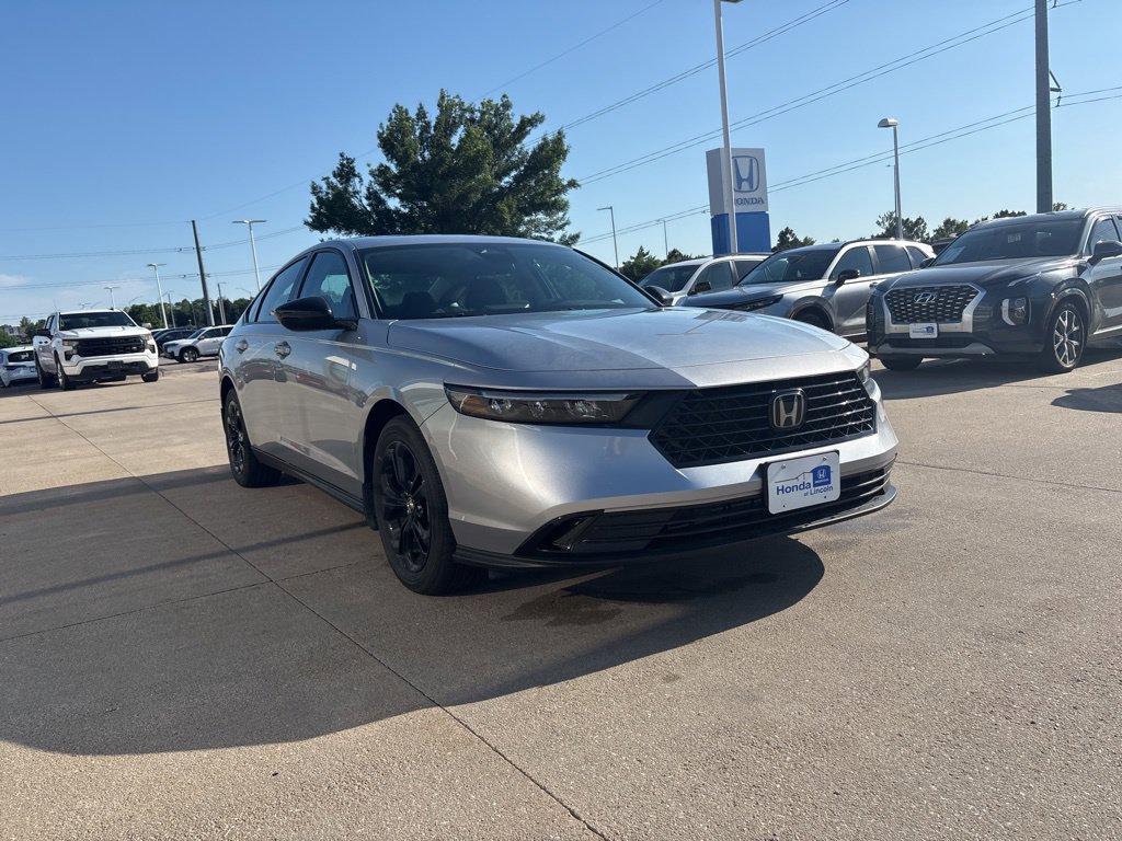Certified 2025 Honda Accord SE image 3