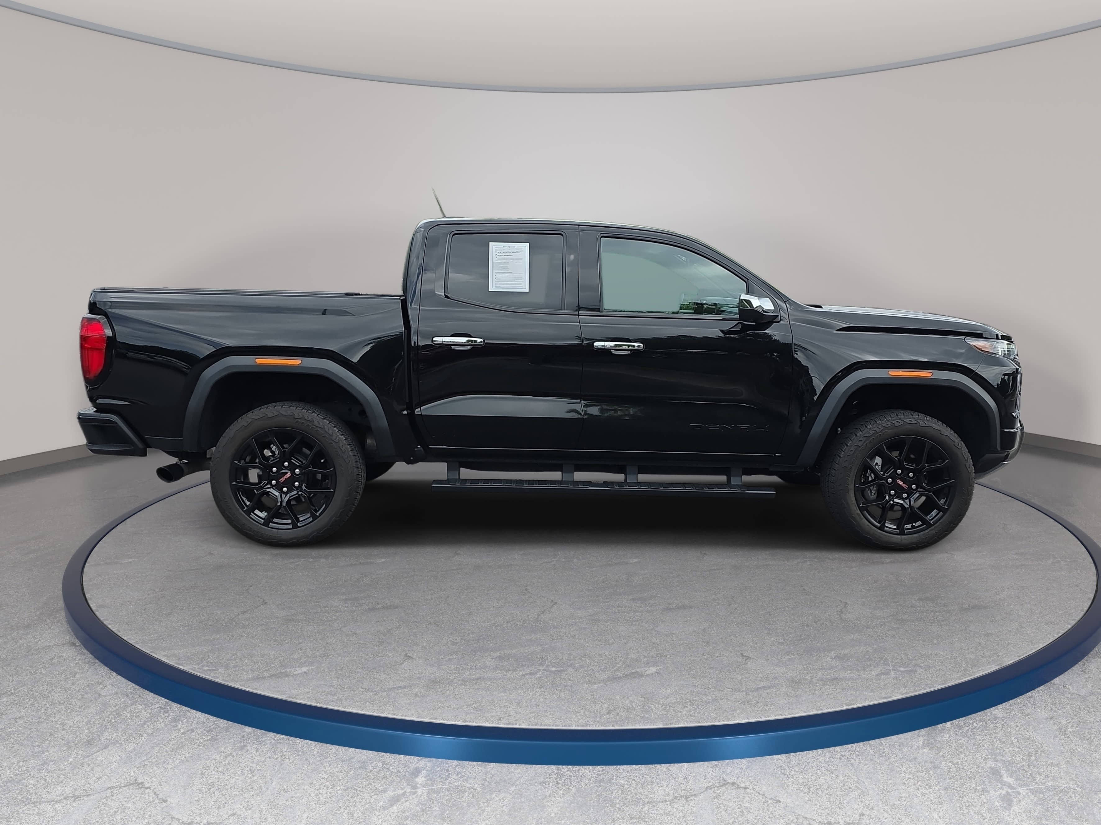Used 2025 GMC Canyon Denali w/ LPO, Denali Black Edition AWD/4WD image 4