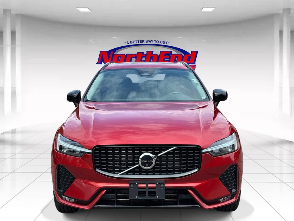 Used 2023 Volvo XC60 B5 Plus AWD/4WD image 2