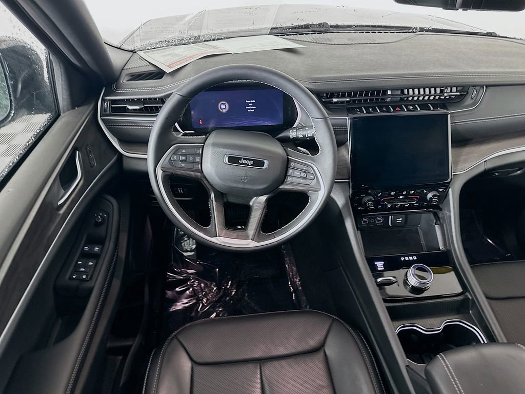 Certified 2025 Jeep Grand Cherokee Limited w/ Luxury Tech Group II image 35