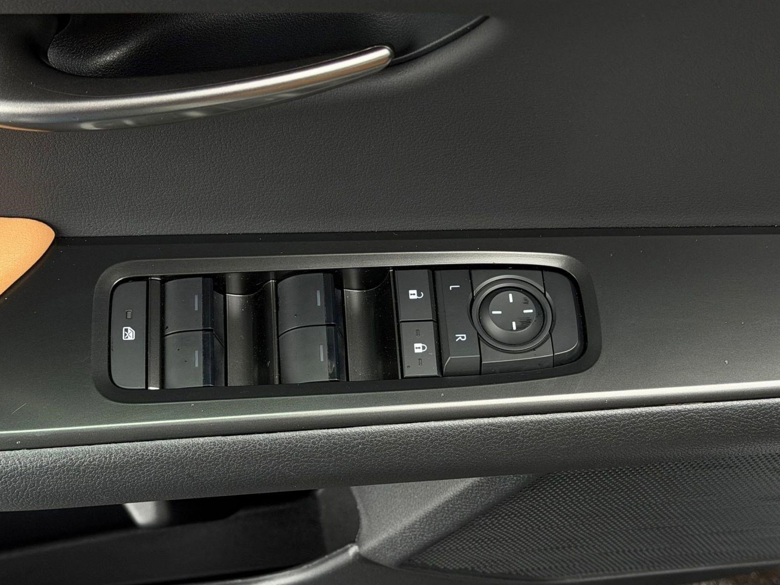 Certified 2025 Lexus UX 300h AWD w/ Accessory Package (Z2) image 21