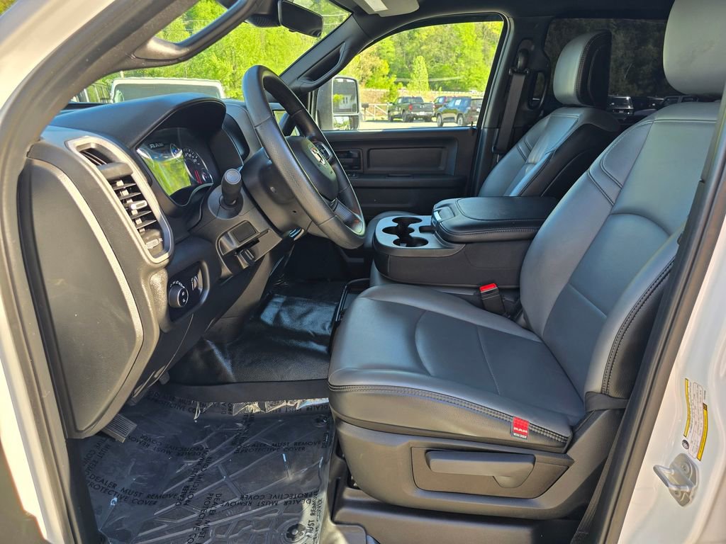 Used 2025 RAM 3500 Tradesman w/ Chrome Appearance Group image 3