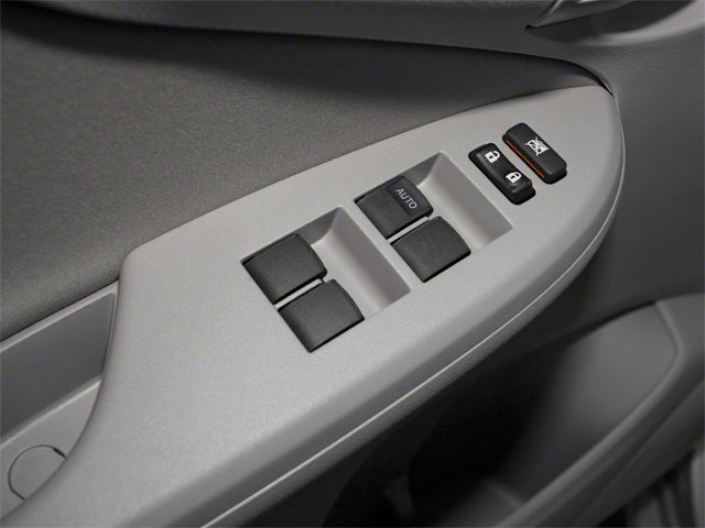 Used 2013 Toyota Corolla LE FWD image 18