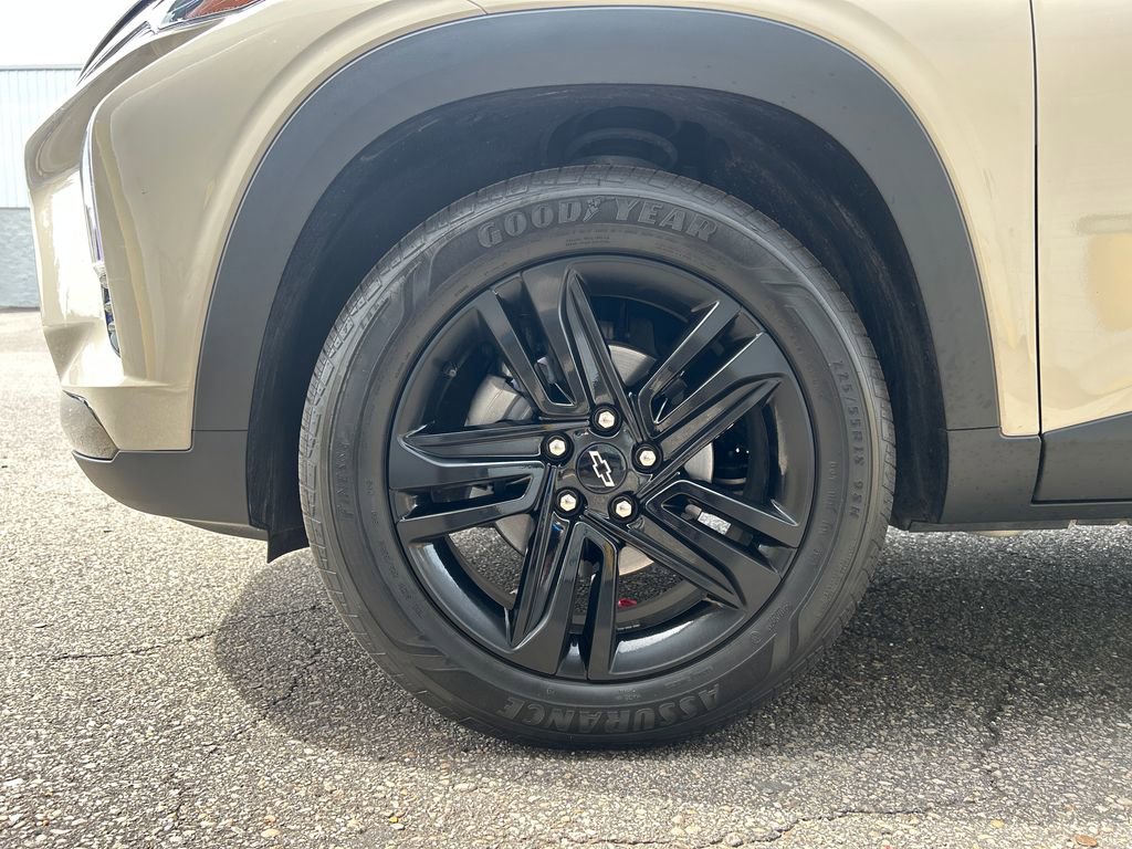 Used 2026 Chevrolet Trax ACTIV w/ Sunroof Package FWD image 6