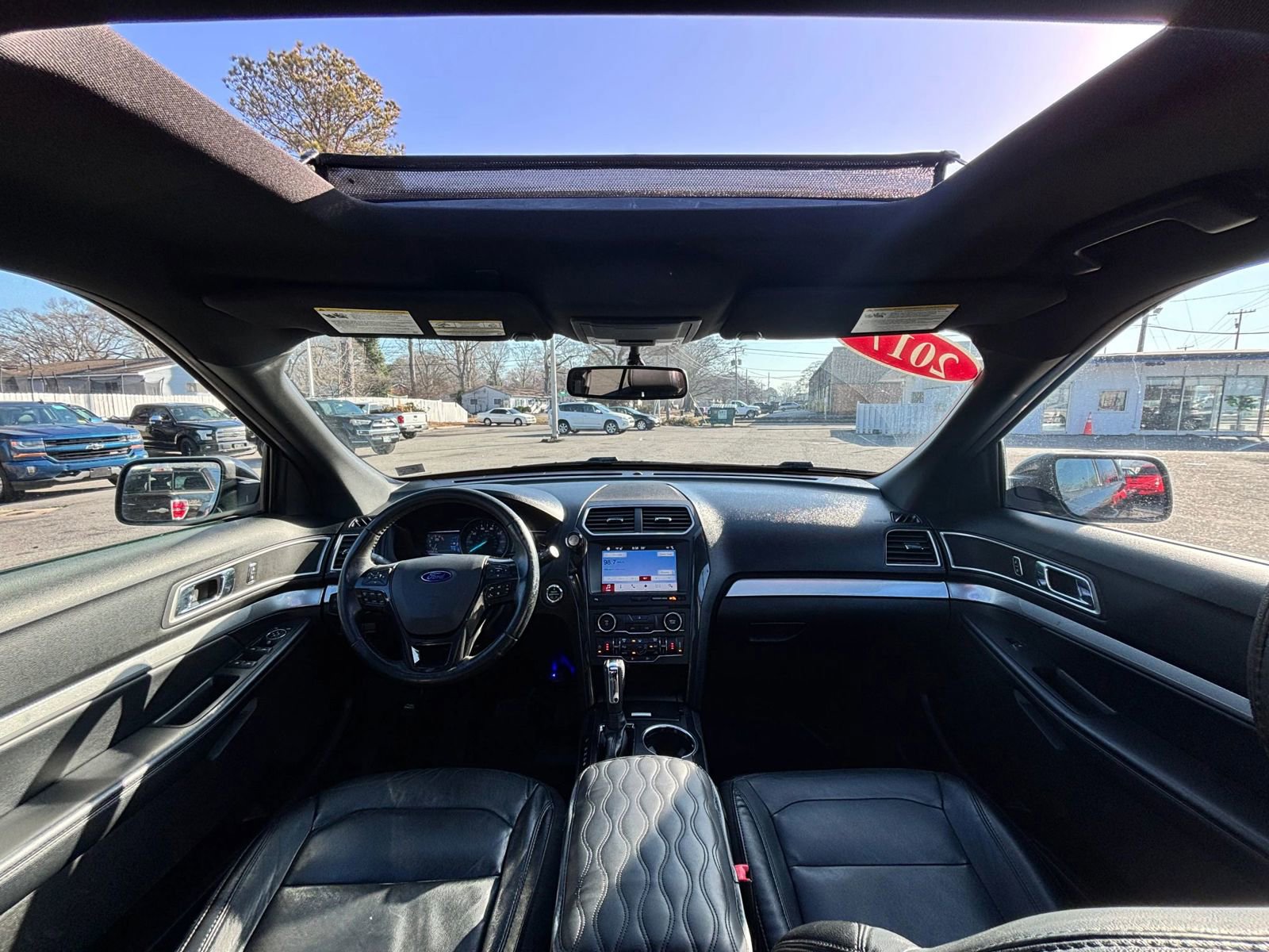 Used 2017 Ford Explorer XLT w/ Equipment Group 202A AWD/4WD image 18