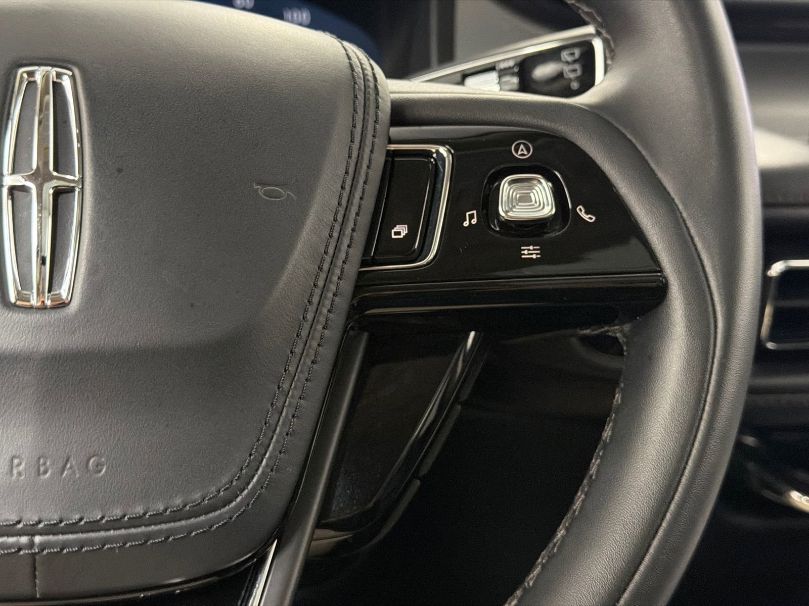 Certified 2023 Lincoln Aviator AWD w/ Premium Package image 24