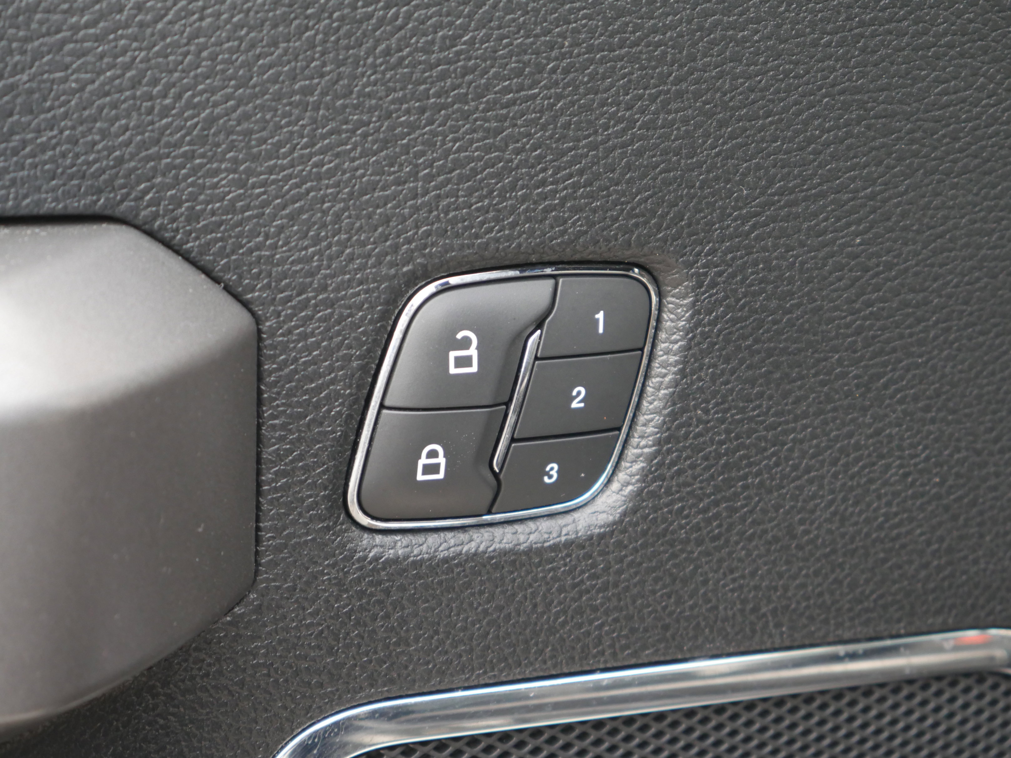 Used 2019 Ford F250 Platinum w/ Platinum Ultimate Package image 38