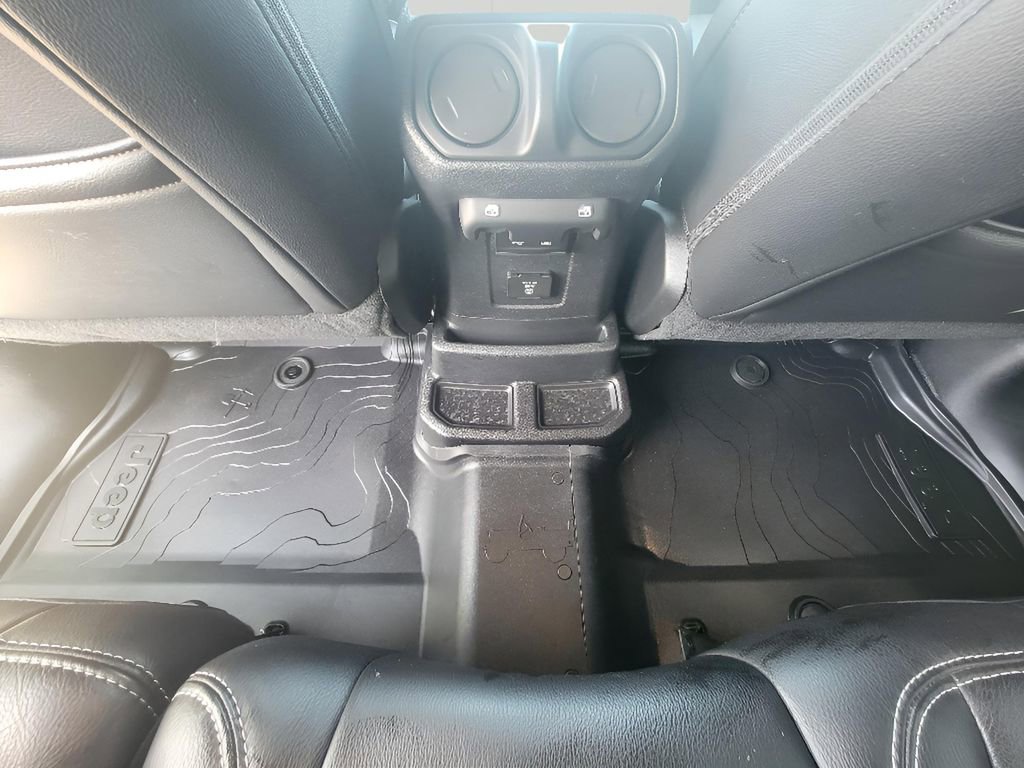 Used 2019 Jeep Wrangler Unlimited Sahara image 28