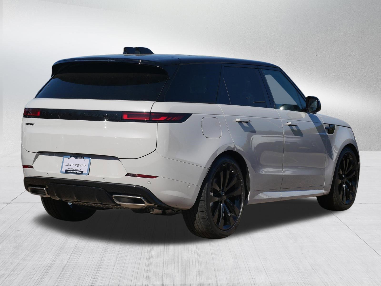 New 2026 Land Rover Range Rover Sport Dynamic SE AWD/4WD image 2