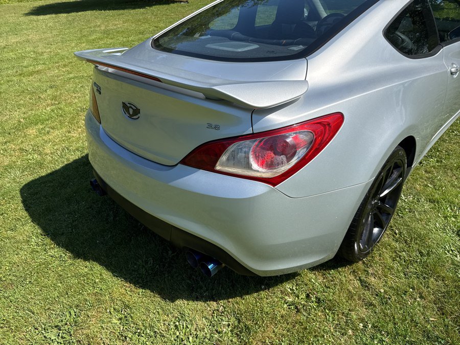 Used 2010 Hyundai Genesis 3.8 RWD image 27