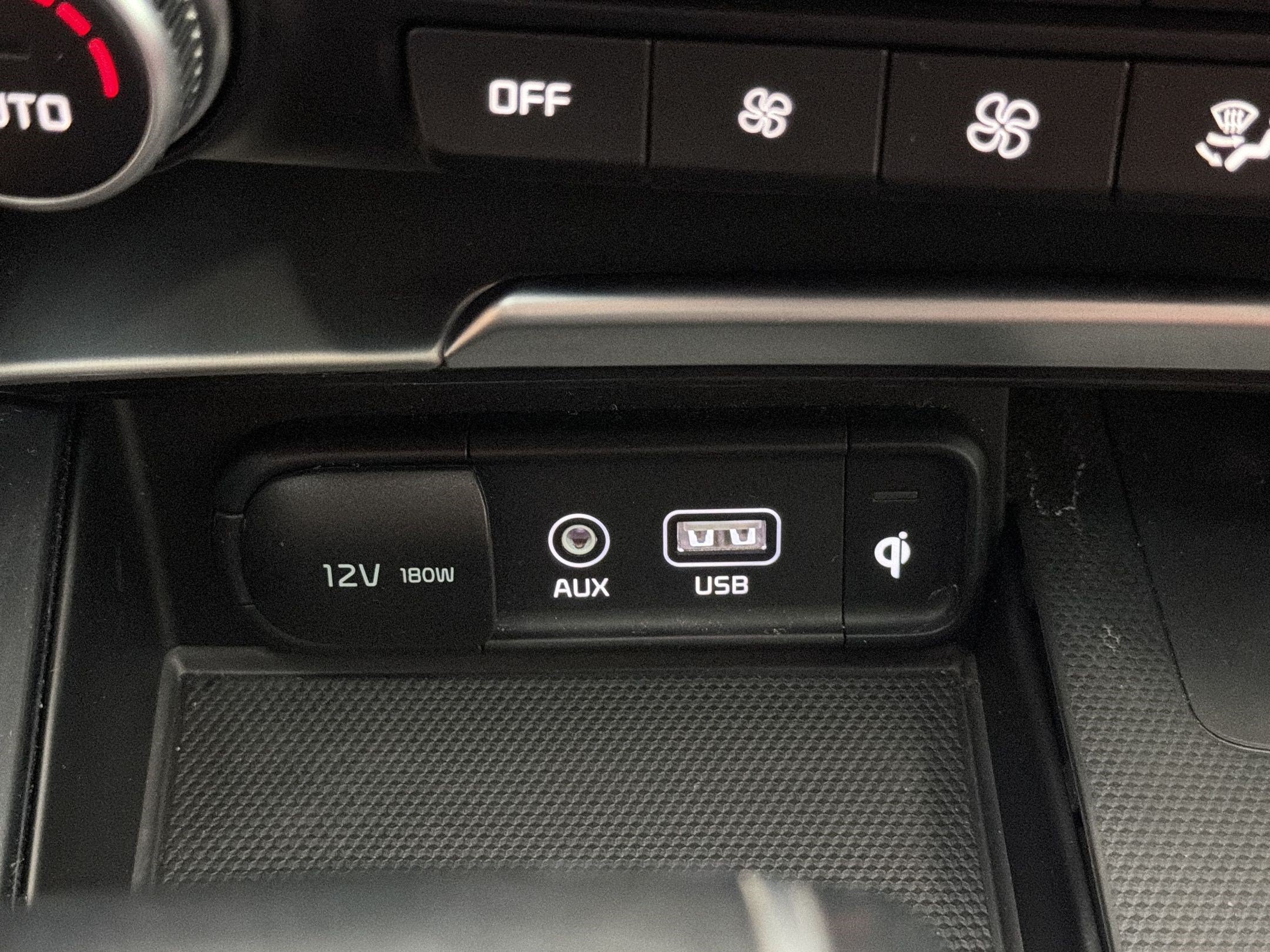 Used 2020 Kia Stinger GT1 RWD image 32