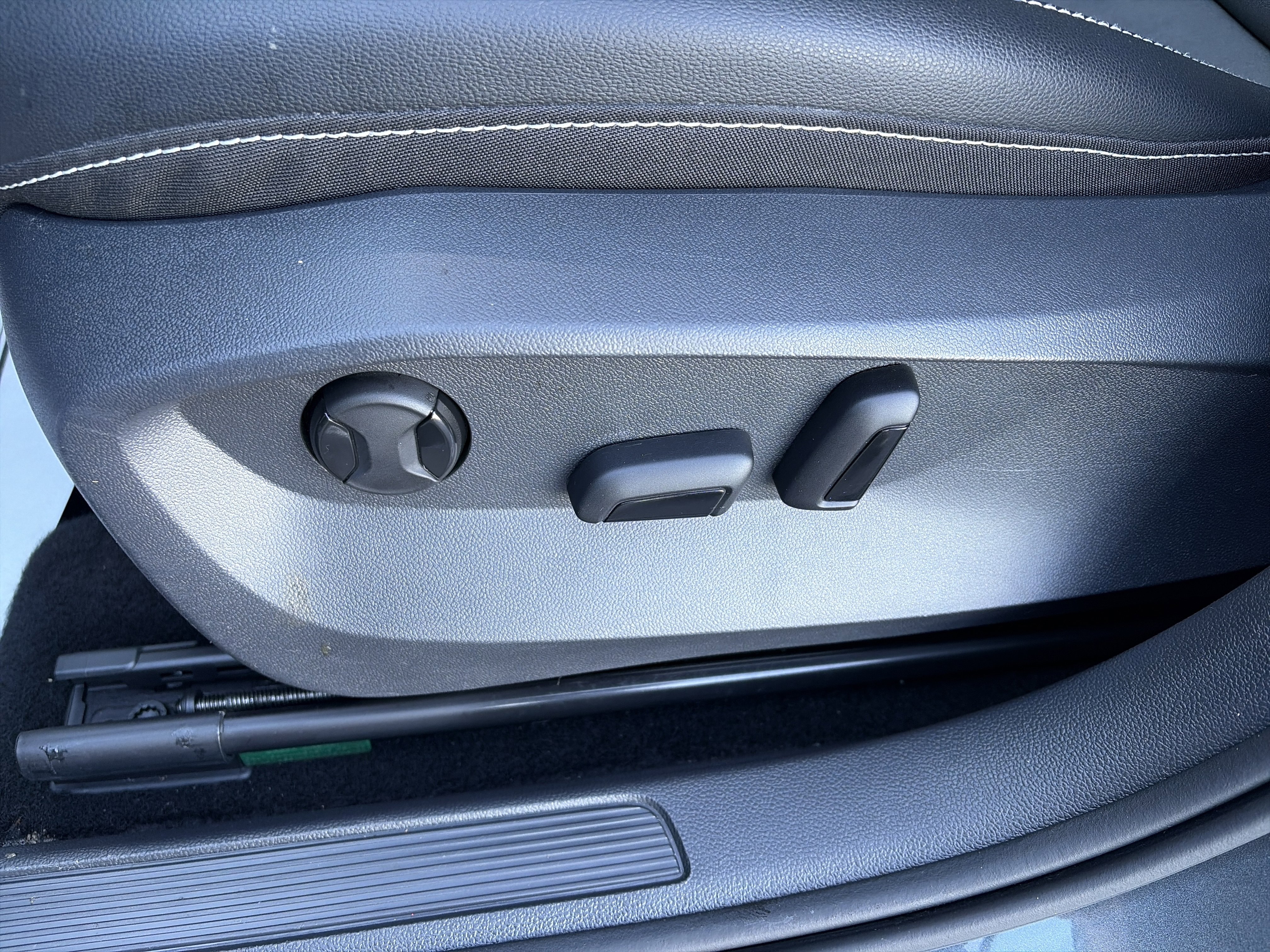 Certified 2023 Volkswagen Taos SE w/ Panoramic Sunroof Package image 15