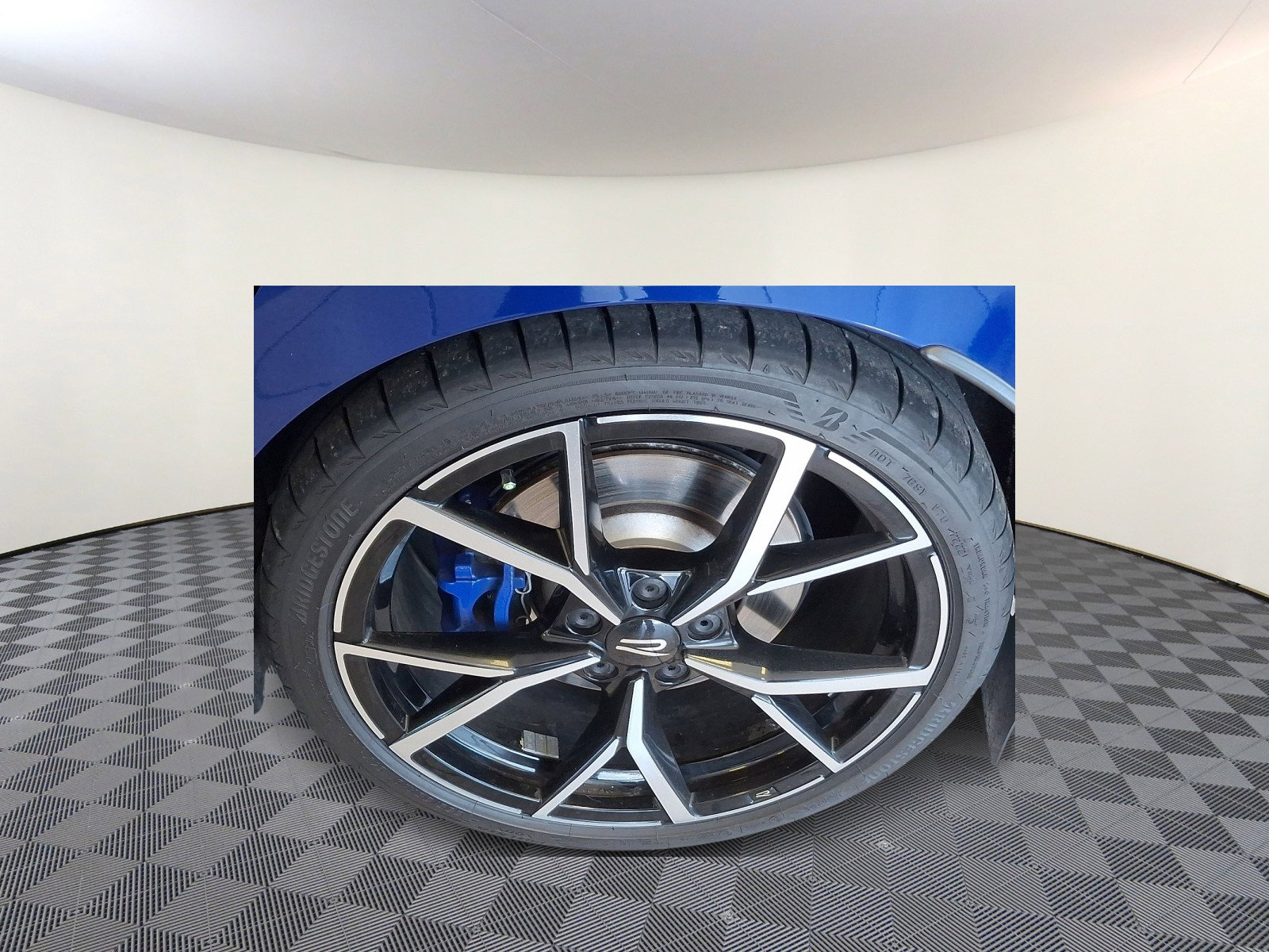 Used 2022 Volkswagen Golf R image 6