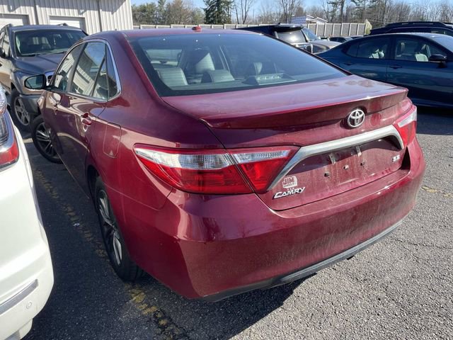 Used 2016 Toyota Camry SE image 2