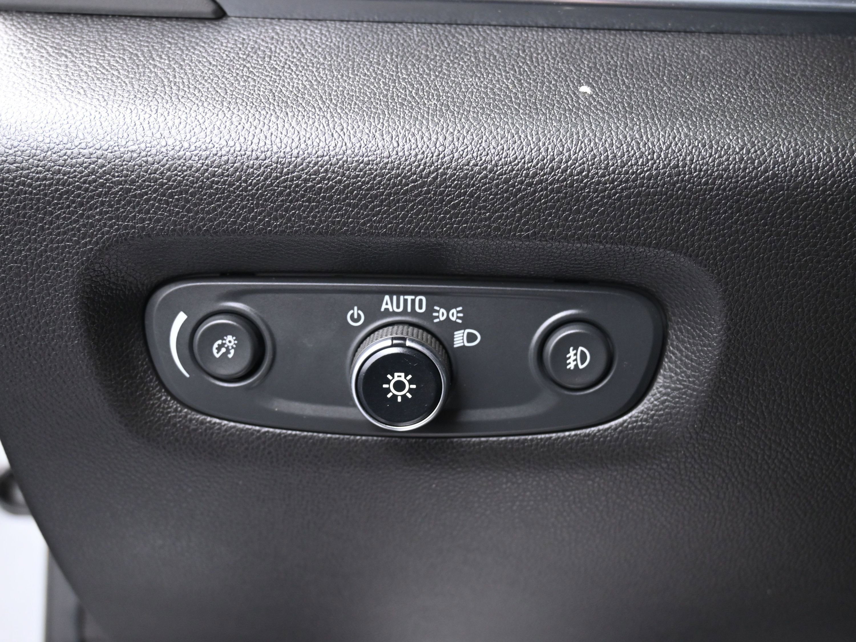 Used 2020 Chevrolet Traverse LT image 25