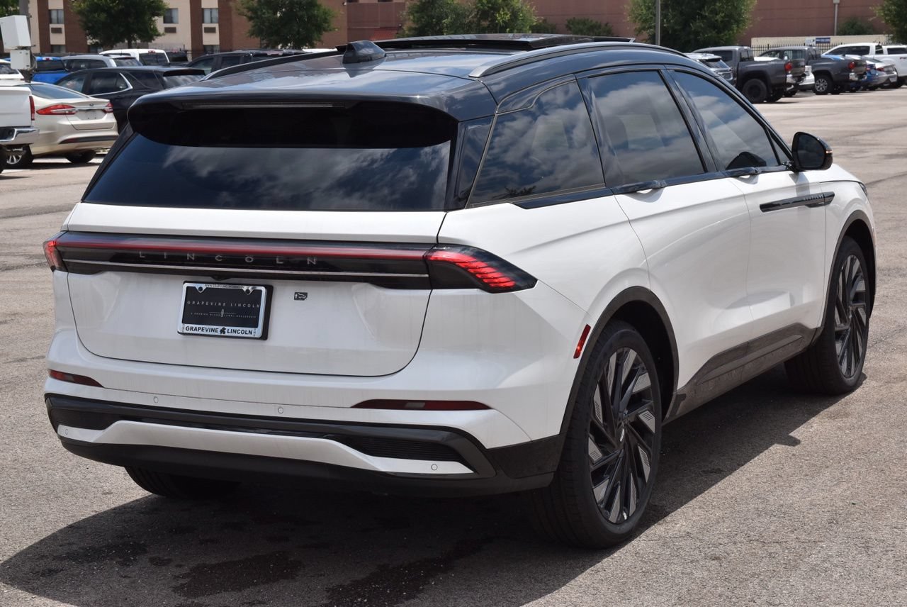 New 2026 Lincoln Nautilus Reserve w/ Jet Appearance Package AWD/4WD image 13