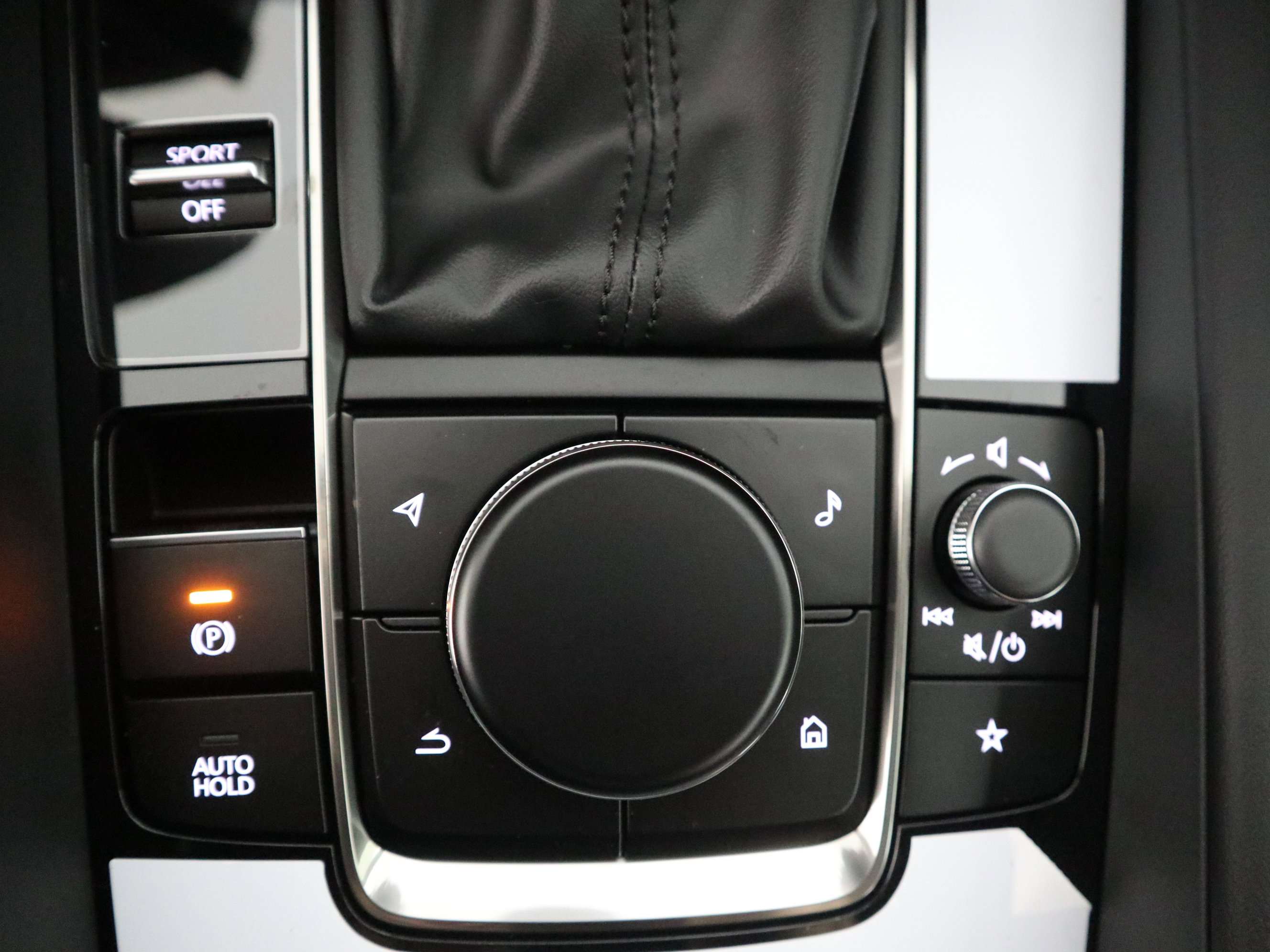 New 2026 MAZDA MAZDA3 Carbon image 29